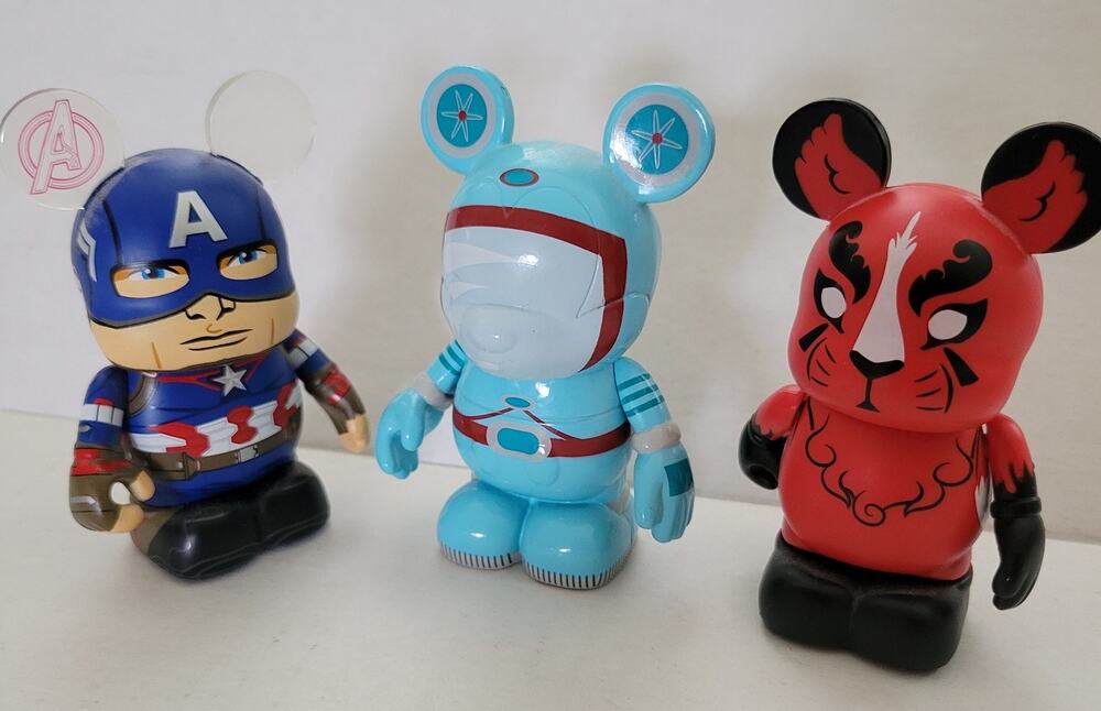 3 Disney Vinylmation 3" Fgures Red Dragon TomorrowLand Astronaut Captian America